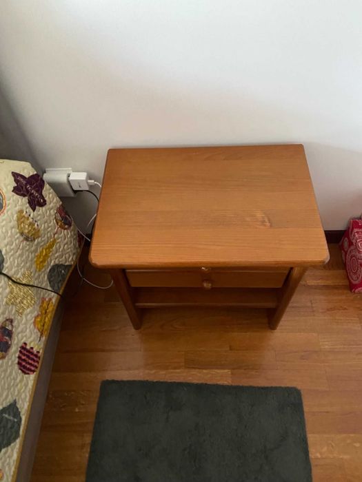 Cômoda, Espelho, 2 Mesas De Cabeceira e Cama Casal em bom estado