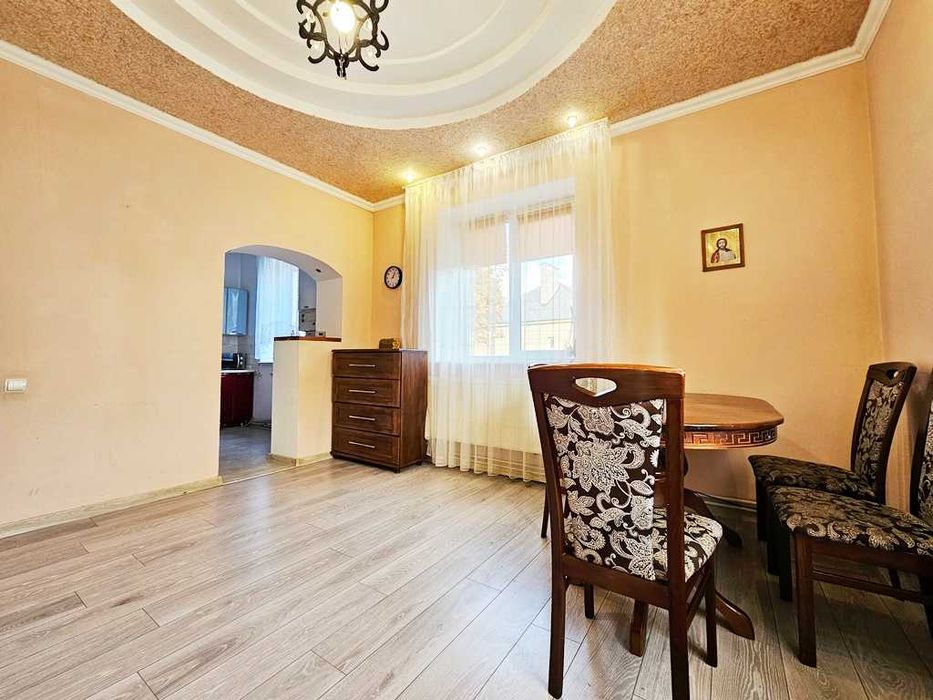 Житлова двокімнатна квартира з меблями та власним опаленням...