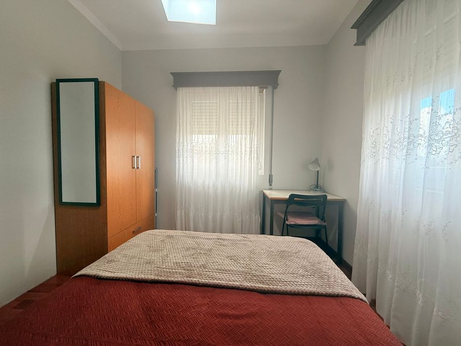 Alugo quartos a estudantes em Valença (150 metros do Politécnico)
