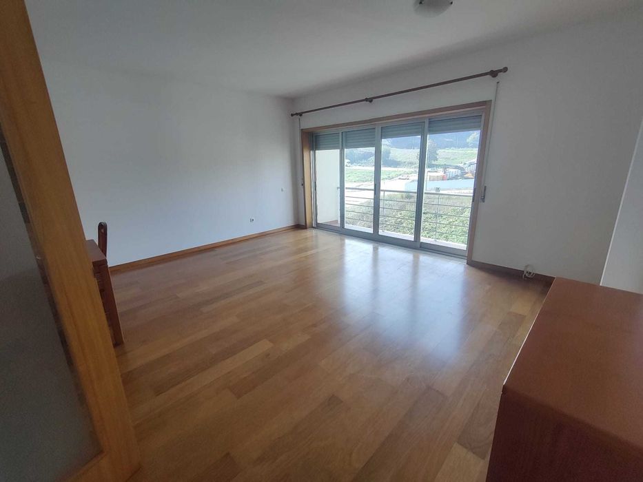 Apartamento T3 renovado para arrendar em Santo Tirso