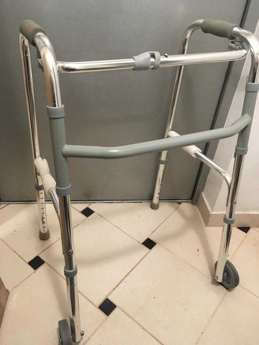 Materace przeciwodleżynowy, piankowy, balkonik, toaleta ławka obrotowa