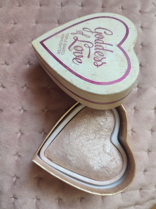 Heart Revolution Goddess of Love highlighter