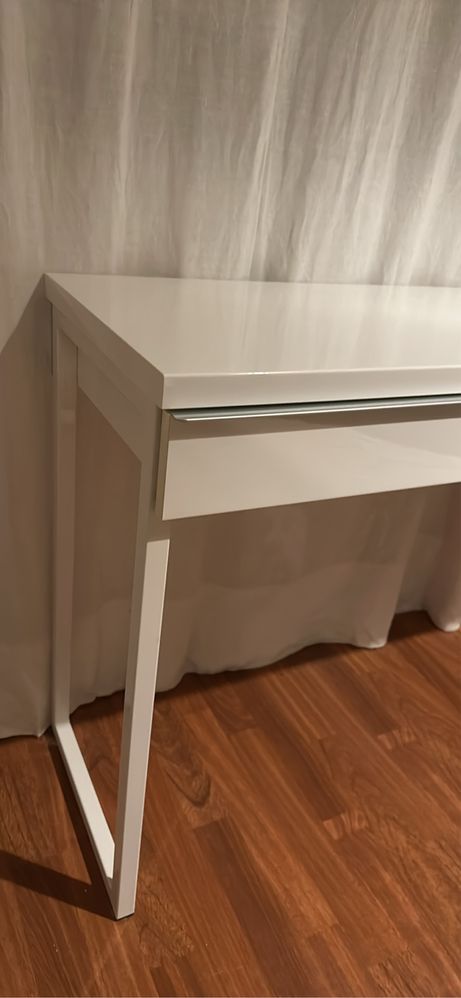 Secretária branca do IKEA Bestâ Burs 120x40 cm
