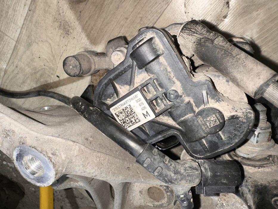 цапфа кулак ступица зад право лево пассат б8 европа седан passat b eur