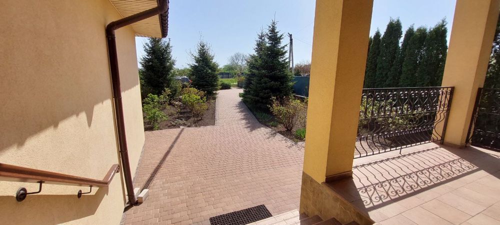 Елітний будинок з розкішним садом в Білоцерківському районі