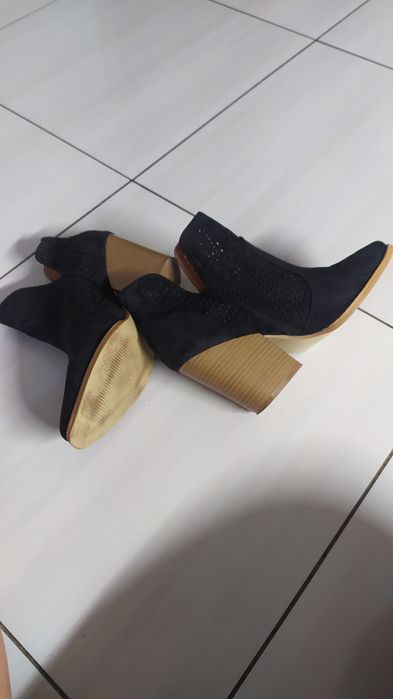 Sprzedam buty zamszowe