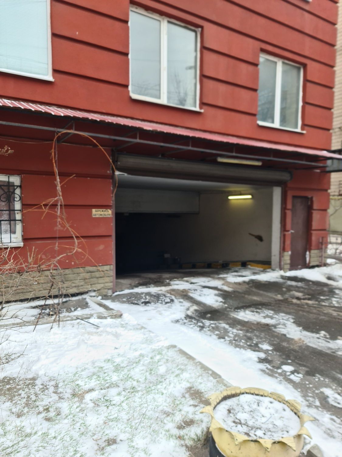 Продам паркомісця по вул. Бориспільська 6