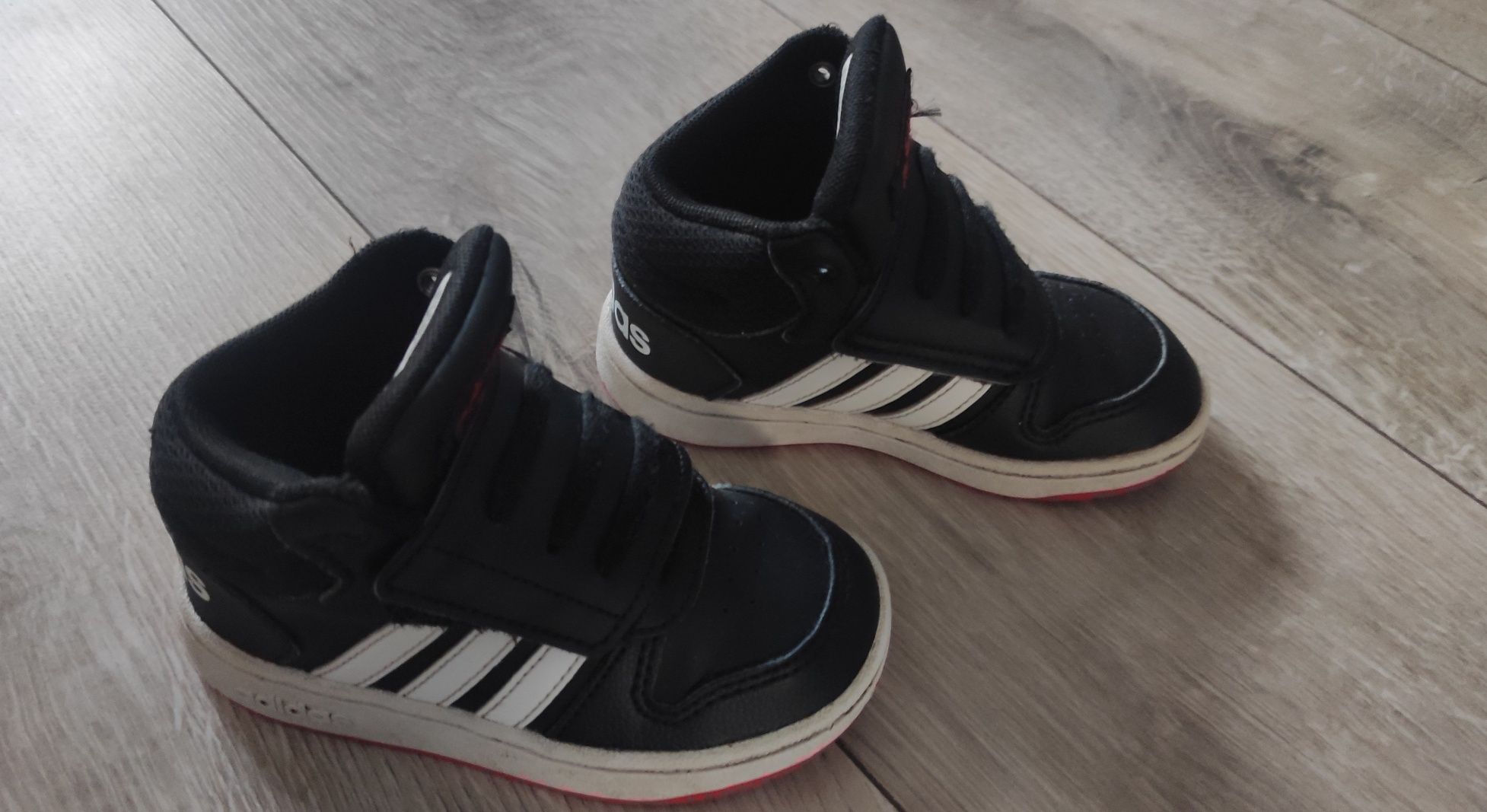 Wiosenne buty Adidas r. 24, wysokie za kostkę