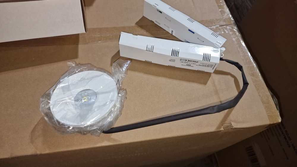 Projectores de calha LED varias unidades e grande stock