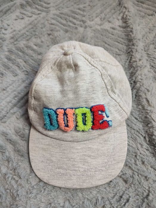 Szara czapeczka z daszkiem r 98