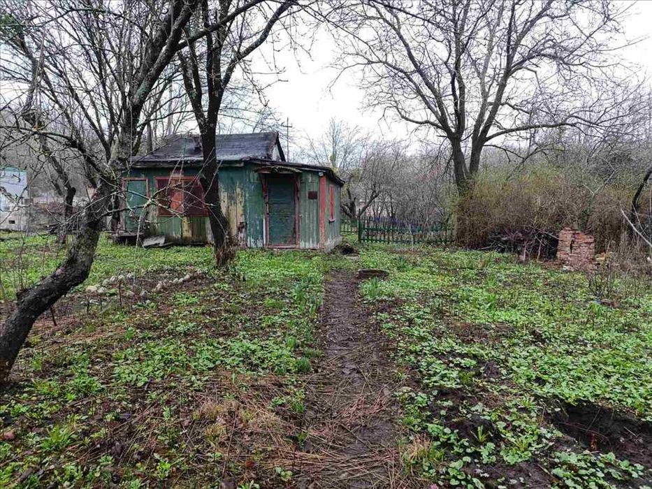 Ділянка з дачним будиночком в перспективі!