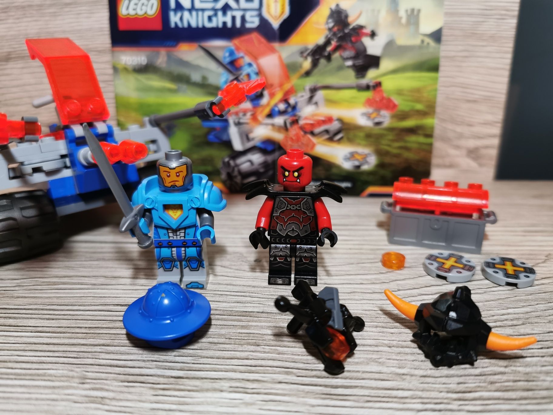 Lego Nexo Knights 70310 Pojazd bojowy Knighton kompletny