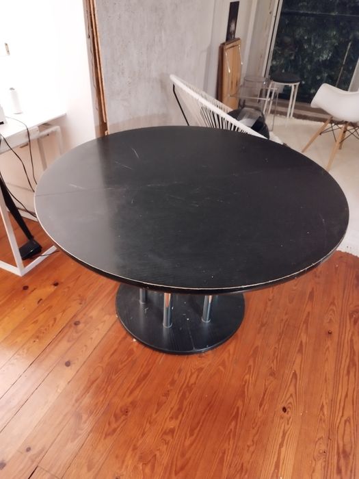 Mesa redonda preta desdobrável, desmontável