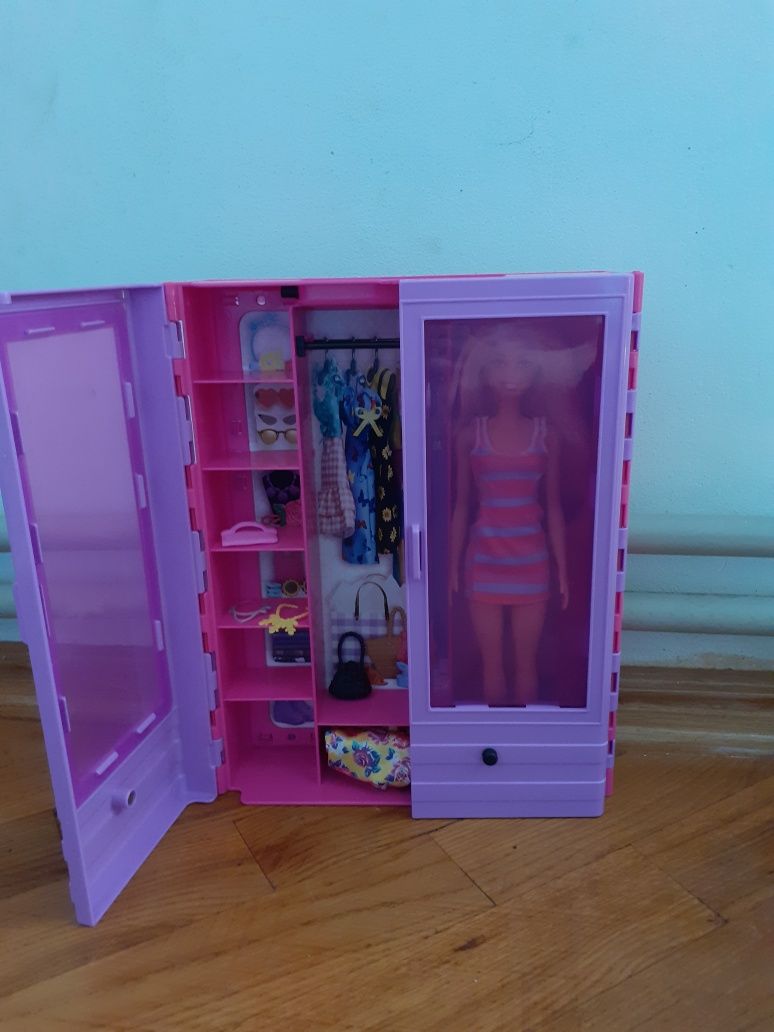 Шафа-валіза для одягу Barbie