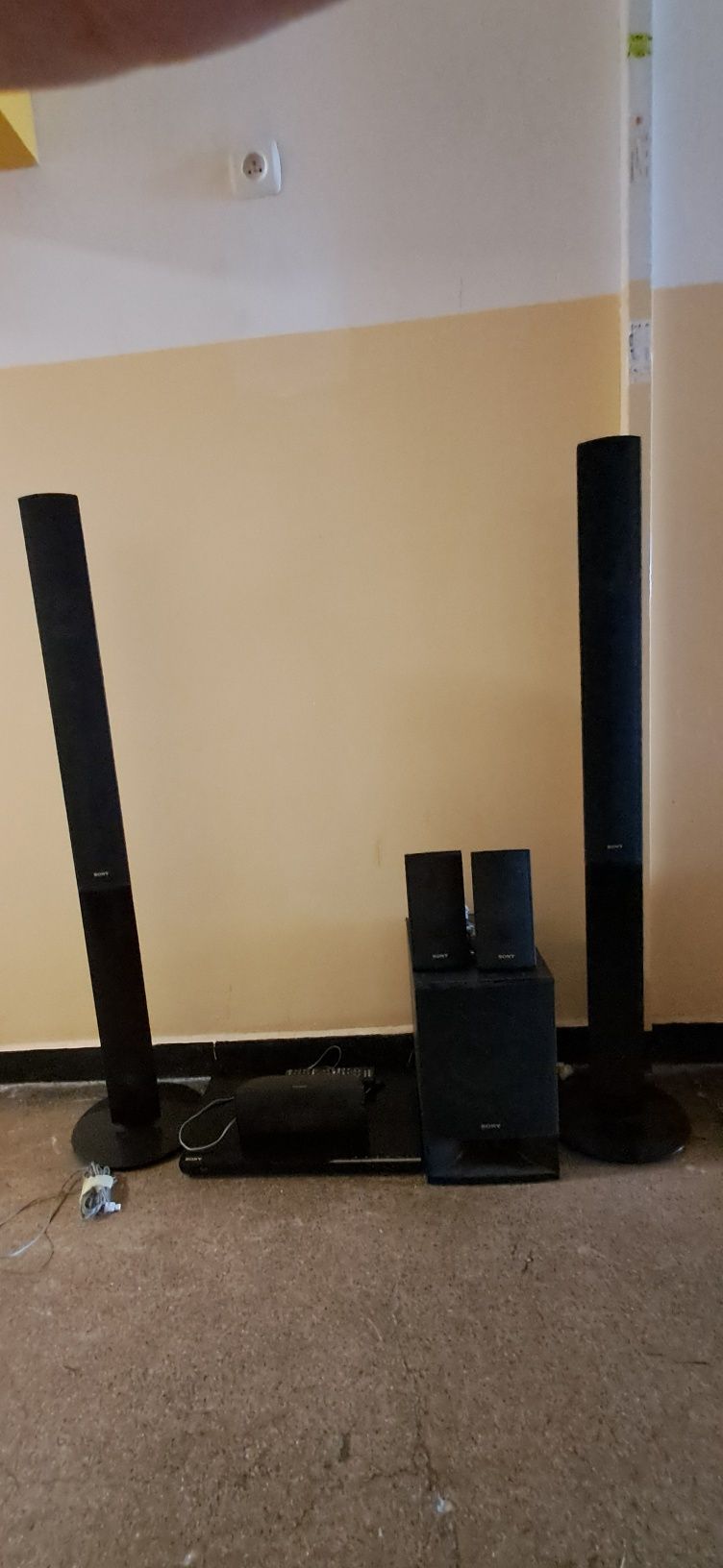 Zestaw kina domowego Sony BDV-E490 komplet.