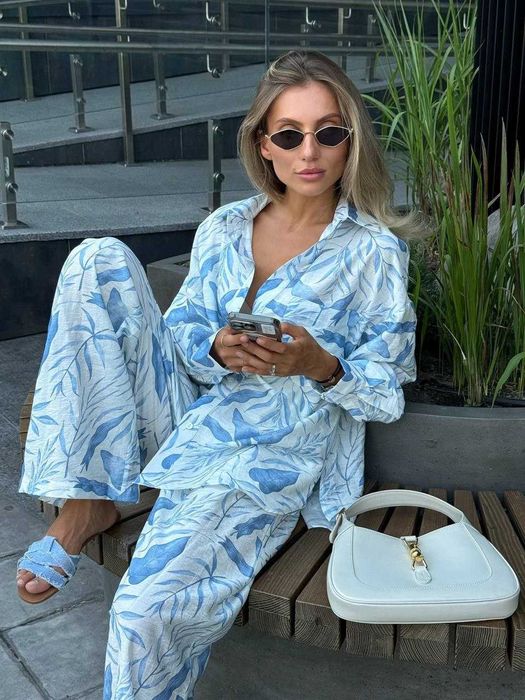 Жіночий літній костюм