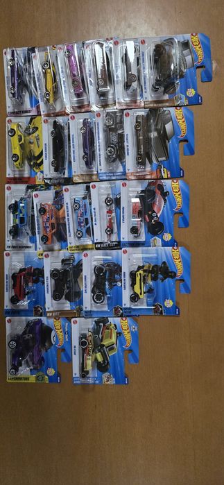 Hot Wheels 2025 – Vários Modelos Novos na Caixa