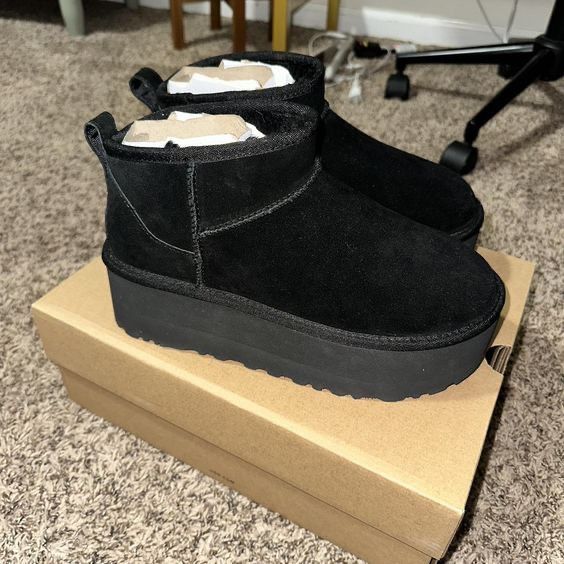 кросівки UGG Lowmel