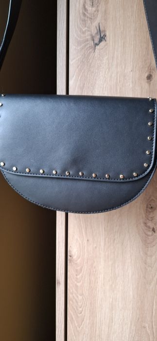 Czarna listonoszka Reserved