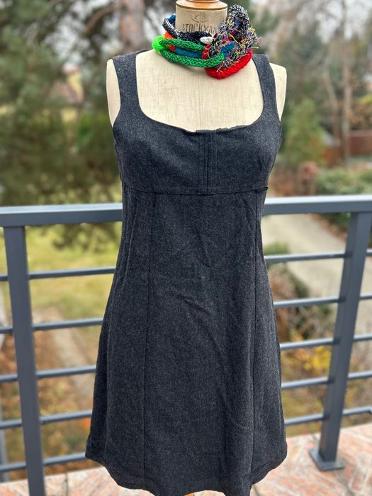 Blue sukienka wełniana elegancka R.40
