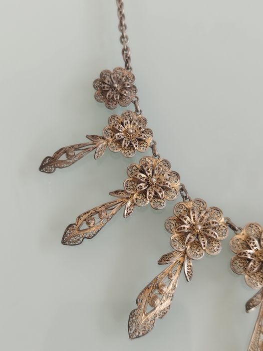 belíssimo colar antigo português em prata muito bom estado excepto o