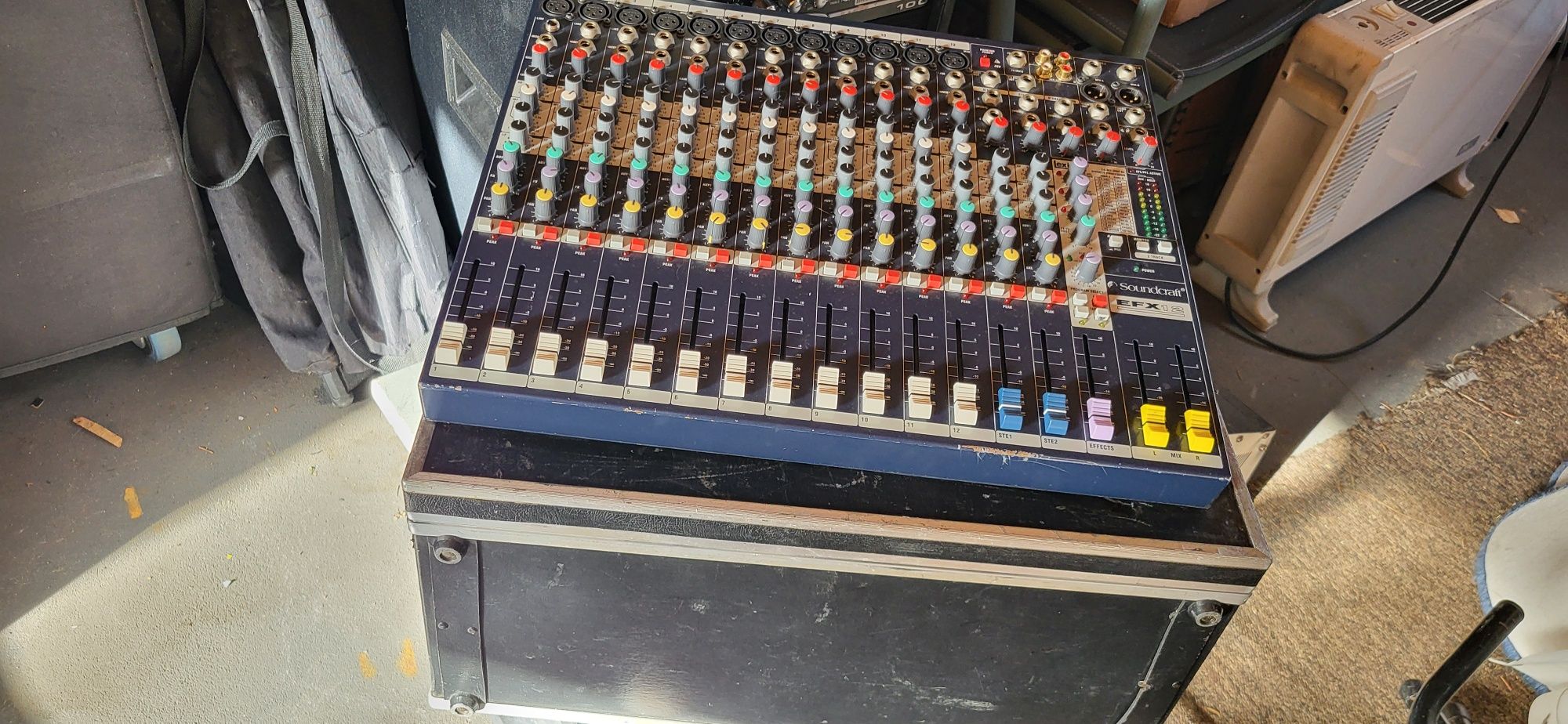 Mixer Soundcraft EFX 12 + walizka