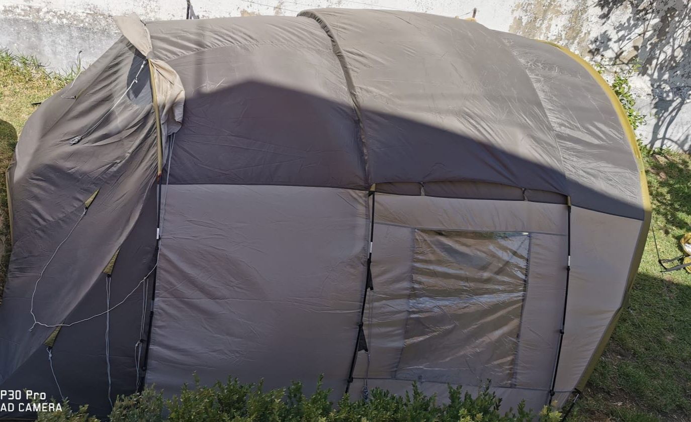 Tenda de campismo Quechua para 6 pessoas.