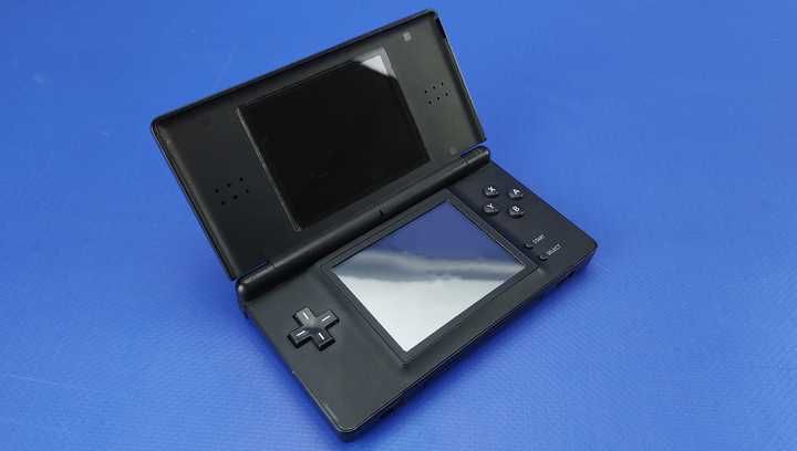 Nintendo DS Lite.