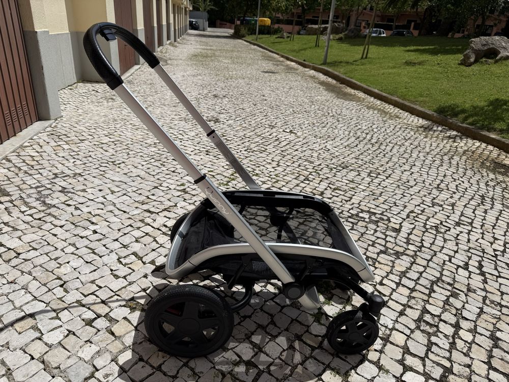 Carrinho modular Quinny Hubb Mono + banco plataforma Hubb madeira