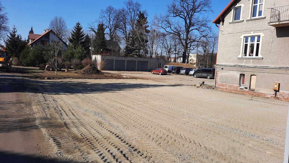 Wynajmę duży, utwardzony plac, Ul. Batalionów Chłopskich, Dzierżoniów