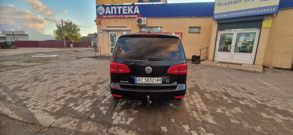 VW Touran 2011 год