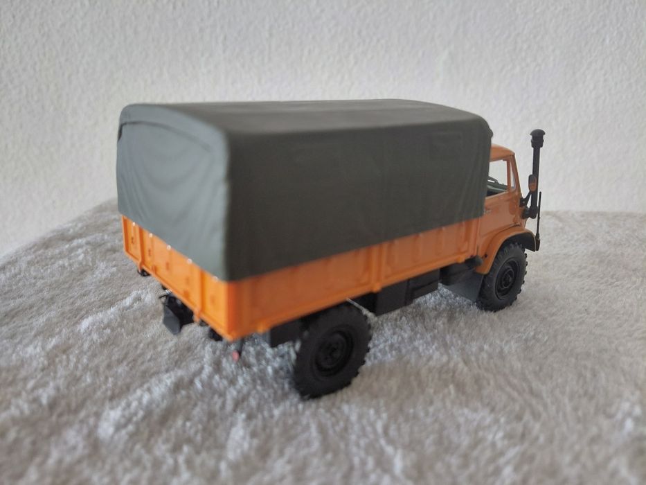 Mercedes-Benz Unimog 404 - 1/43 Minichamps