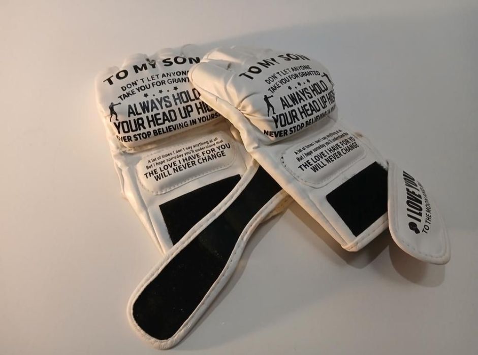 Saco de Boxe + Luvas