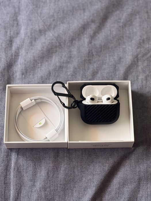 AirPods MagSafe Charging Case ( 3rd generation)