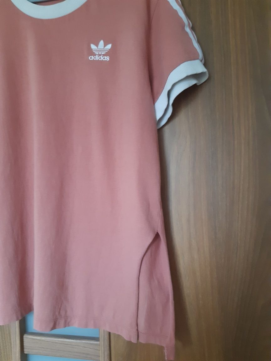 Różowa koszulka adidas