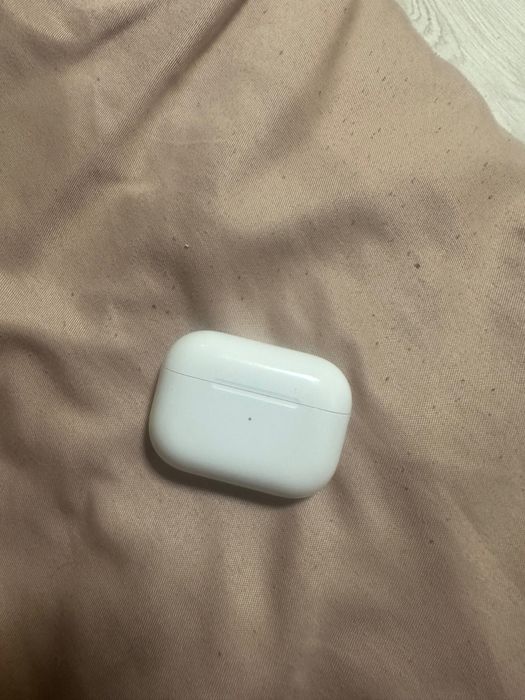 AirPods 1 pro  w miarę dobry