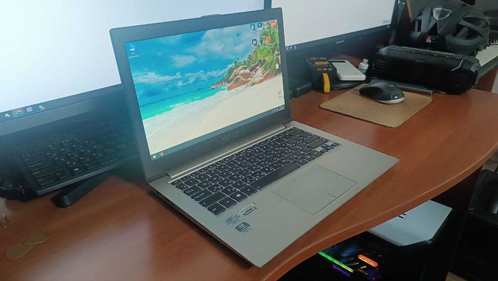 Asus ZenBook UX32V  Core i5-3317U\10GB\480GB\NVIDIA GeForce GT620M 1GB