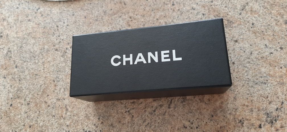 Chanel pudełko po okularach Luxottica Group