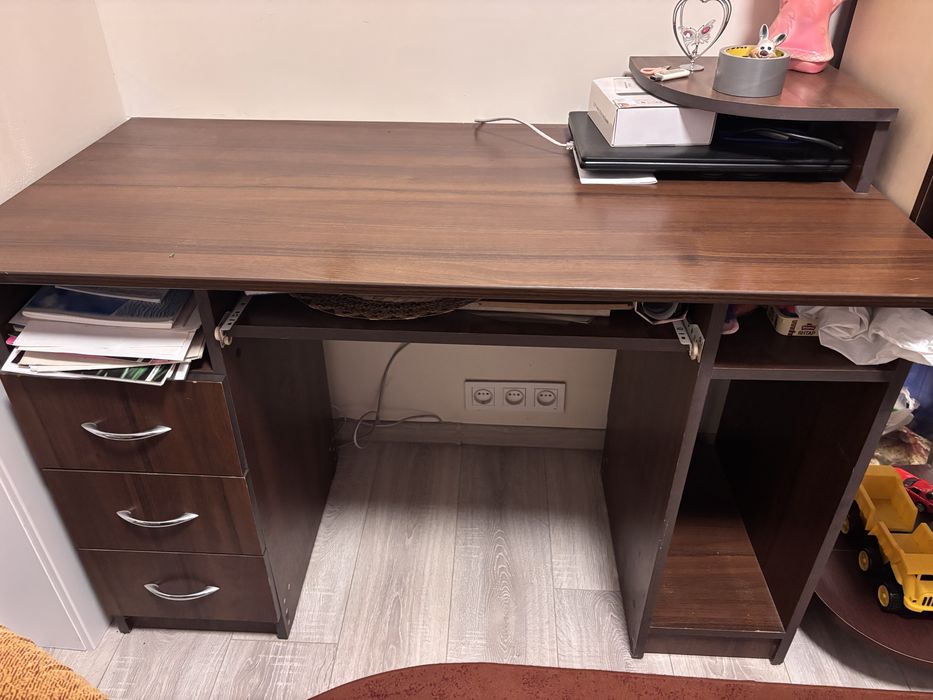 комп'ютерний стіл