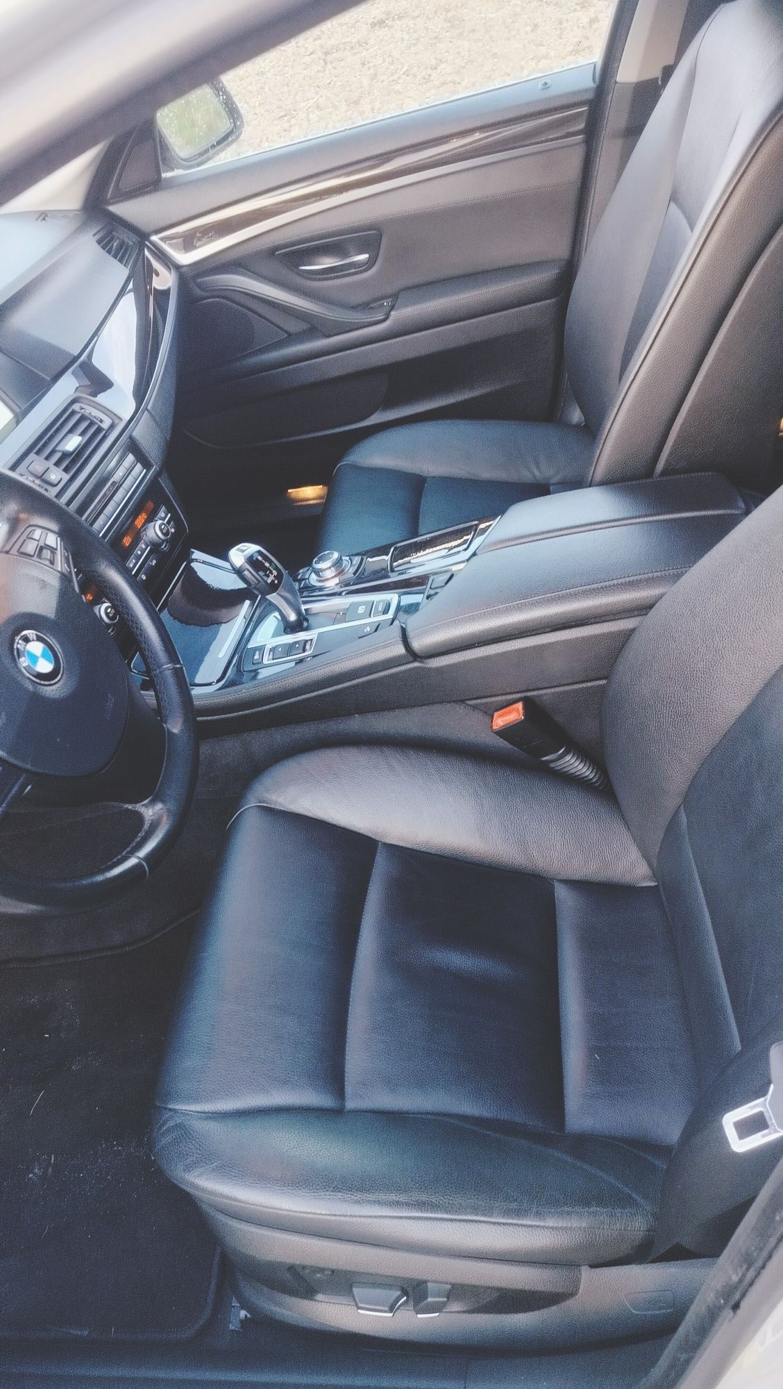 BMW seria 5 sedan 528ixdrive srebrny benzyna 150tys