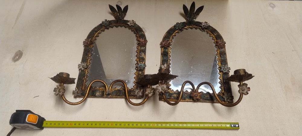 Par de espelhos antigos em folha de Flandes dourada
