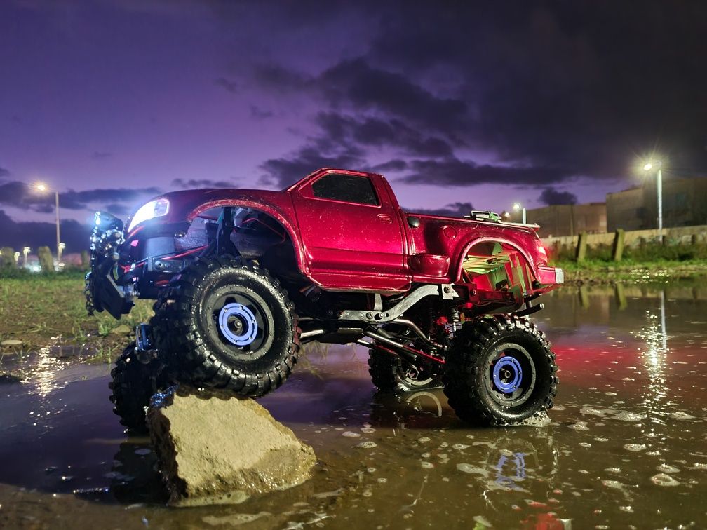 Vendo carro RC Crawler 1:10 RGT Custom