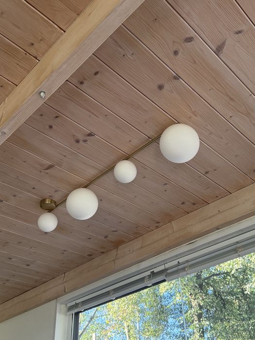 Lampa sufitowa ze szkalnymi kulami