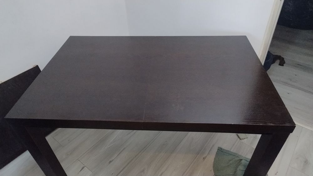 Stół z litego drewna duży, ciężk wykonany na zamówienie i z 5 krzeslam