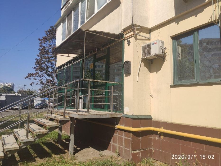 Декабристів 5, фасадне приміщення 100 м², готовий бізнес!