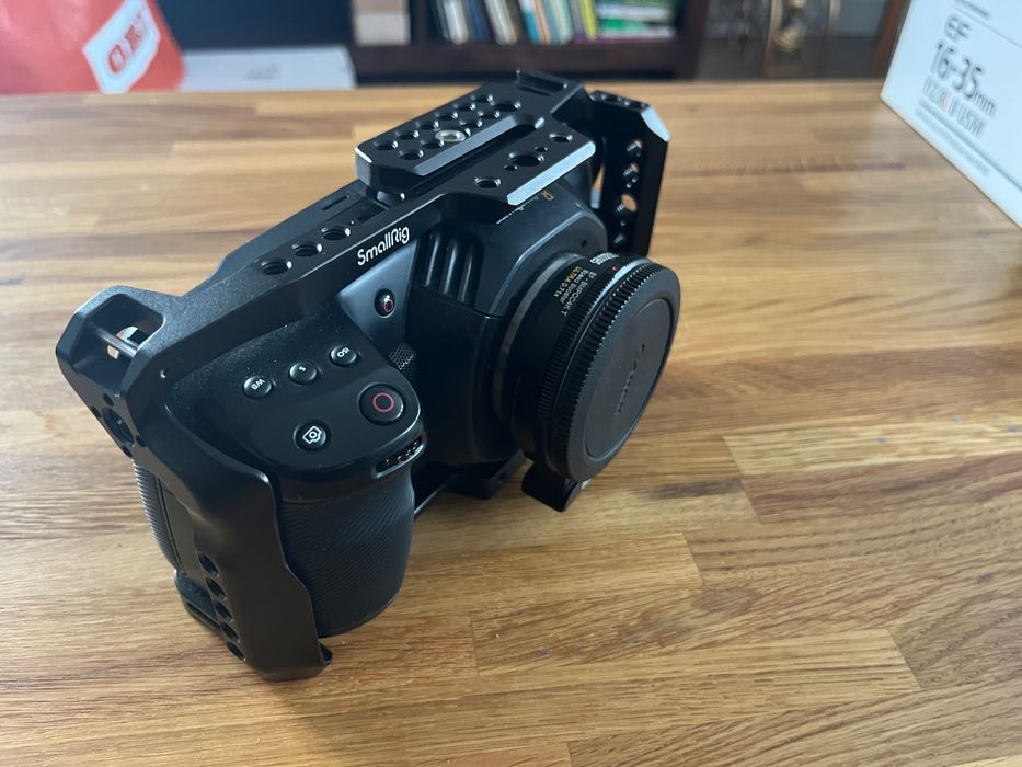 Kamera Blackmagic Pocket BMPCC 4k + Metabones Speed Booster + klatka