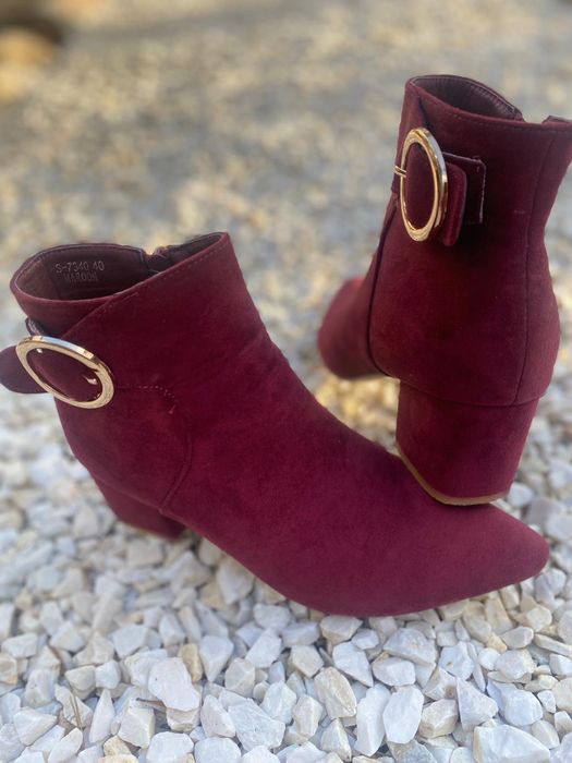 Zamszowe botki bordo na słupku . rozmiar 40  cena 40 zl