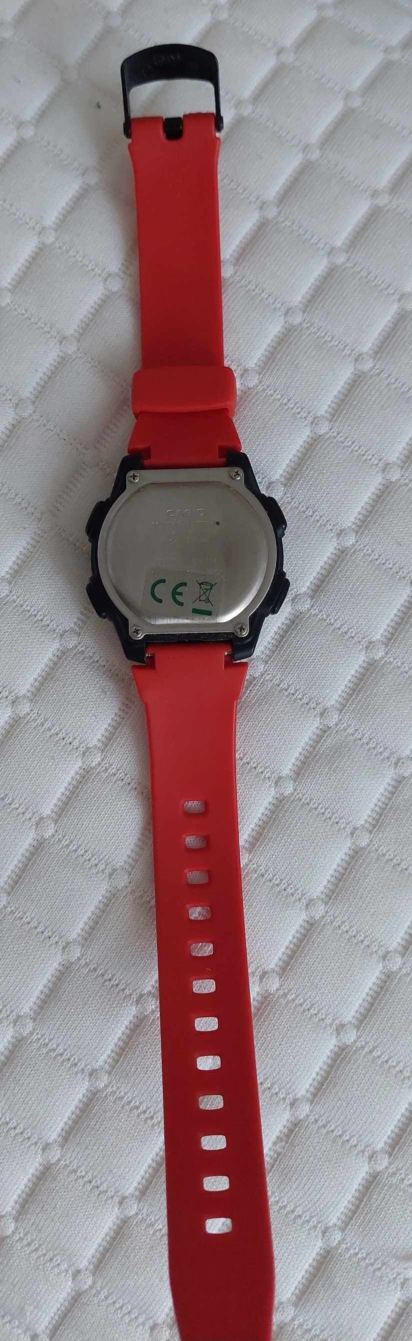 Czerwony zegarek Casio LCD W-756; WR 100 m
Sportowy