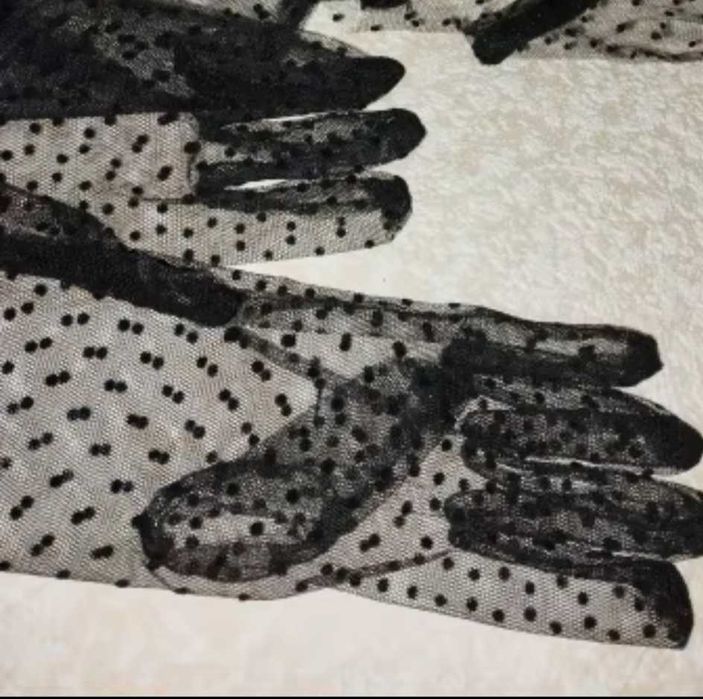 Рукавички фатинові  чорні з чорним горохом розмір універсальний