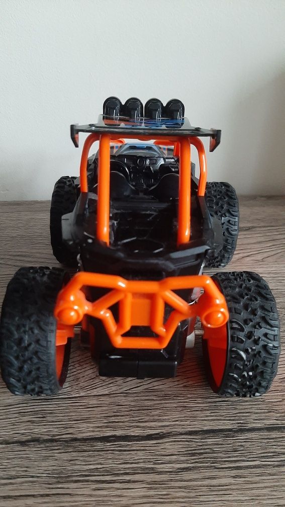 Auto terenowe z dźwiękiem